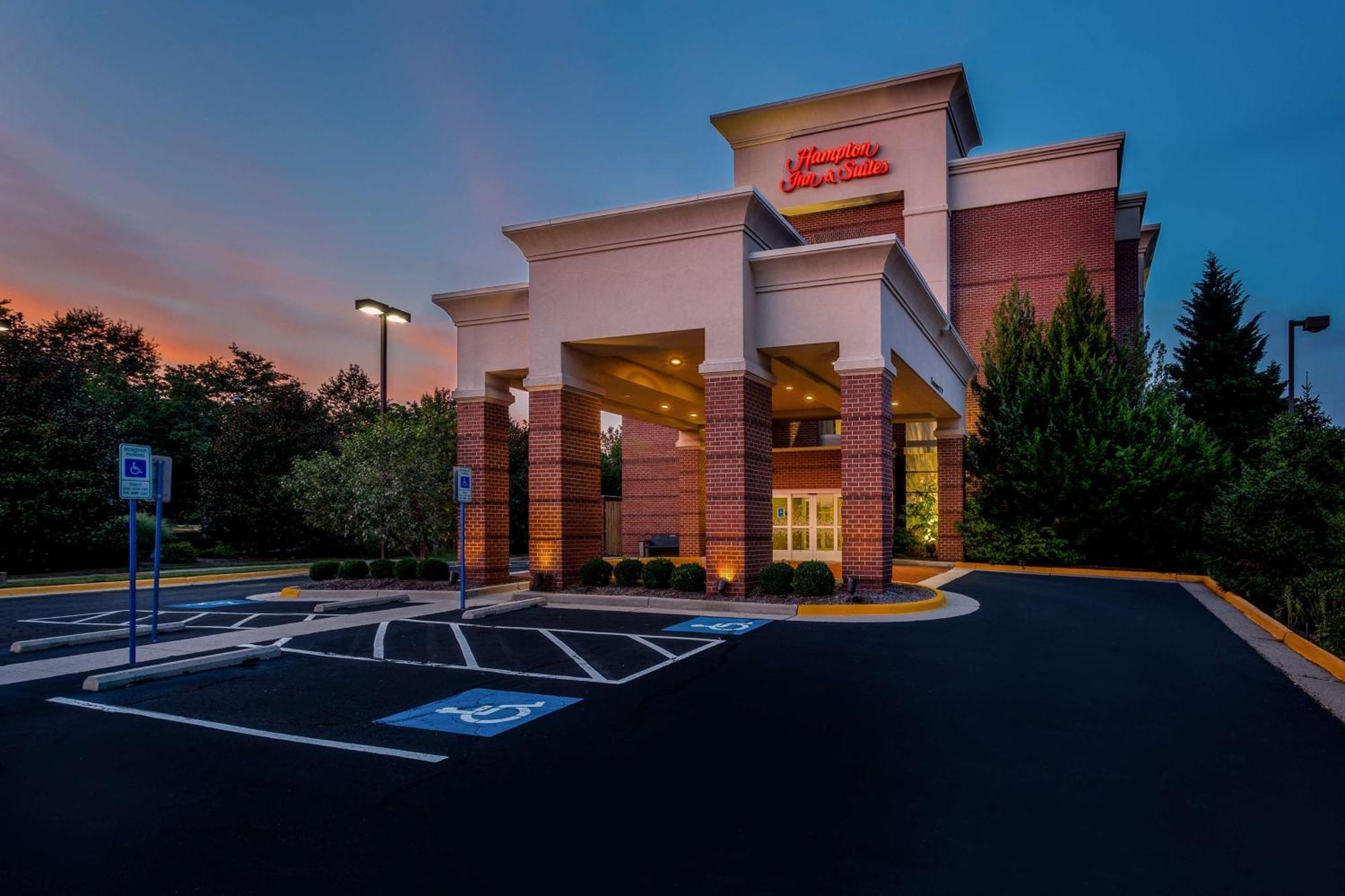 Hampton Inn & Suites Herndon-Reston Exterior foto