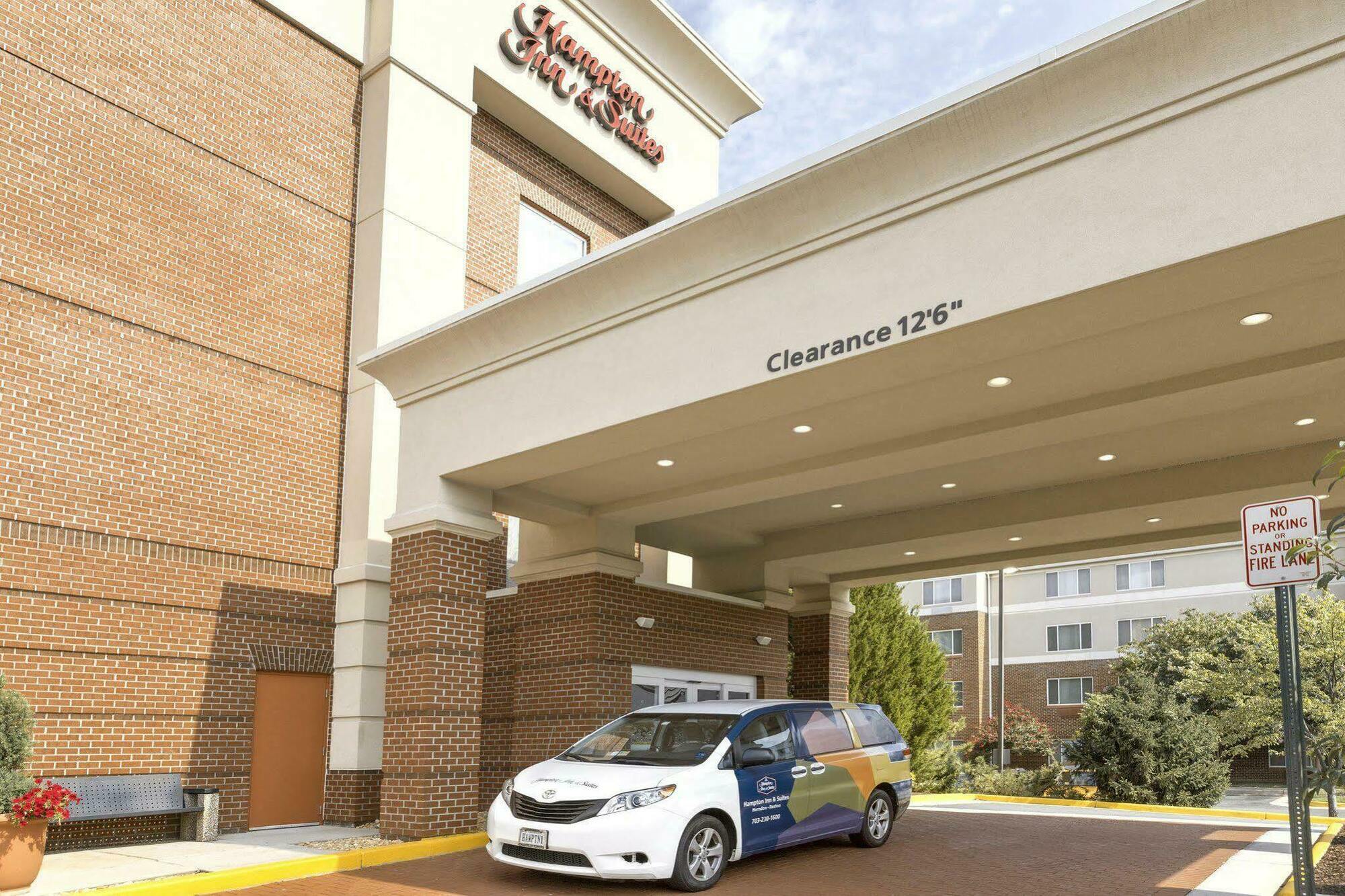 Hampton Inn & Suites Herndon-Reston Exterior foto